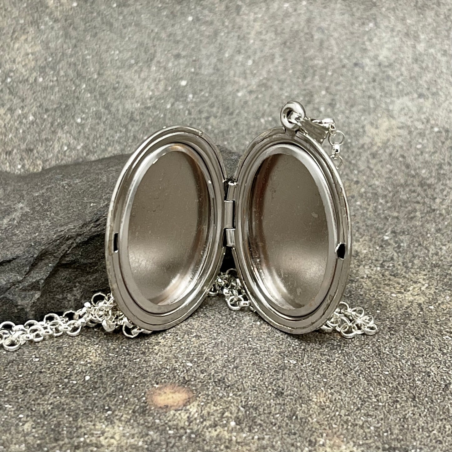 Vintage Oval Locket with chain - Sterling Silver
