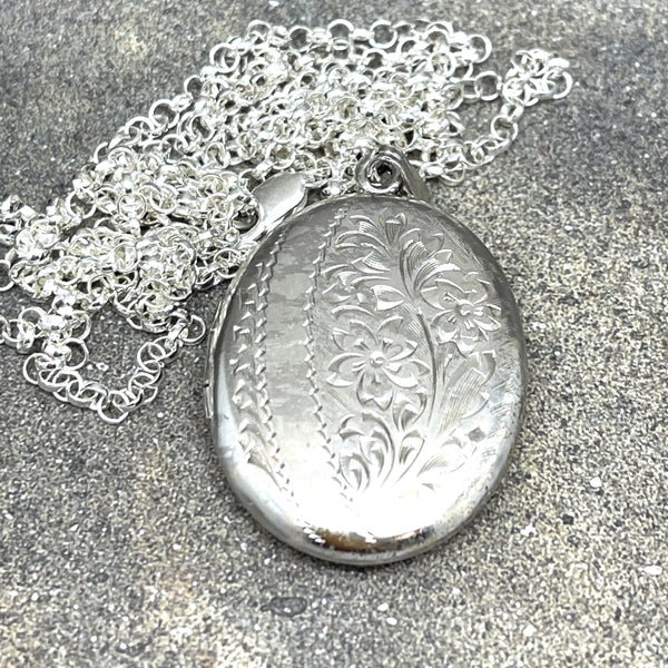Vintage Oval Locket with chain - Sterling Silver
