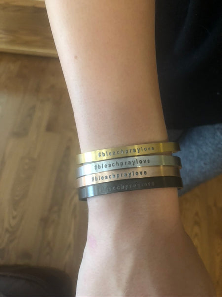 FAMILY Cuff Bracelet - Stainless Steel in your choice of rose, yellow, steel or black - Engraved with your family or friends names
