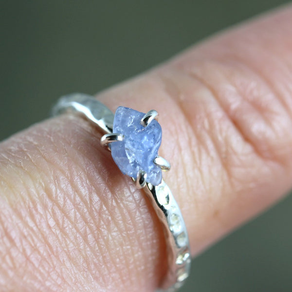 Raw Natural Sapphire Ring - Hammered Texture Rustic Birthstone Ring