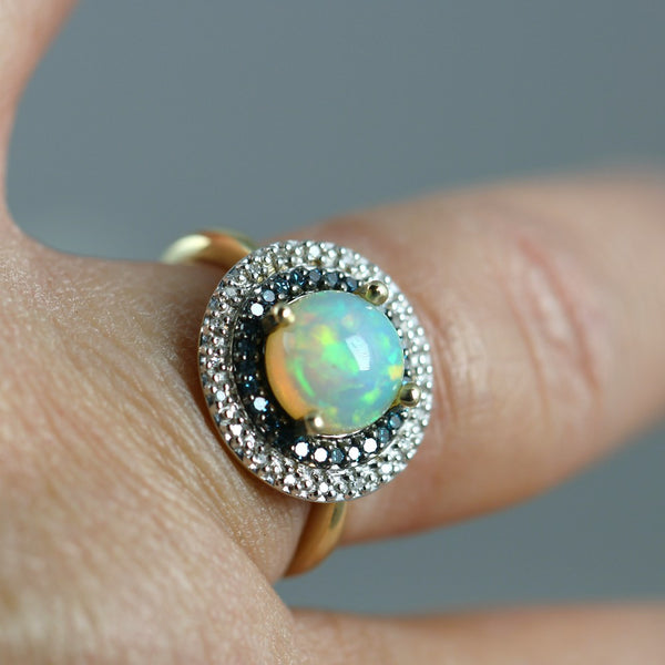 Opal and Diamond Ring - 10K Yellow Gold Vintage Jewellery