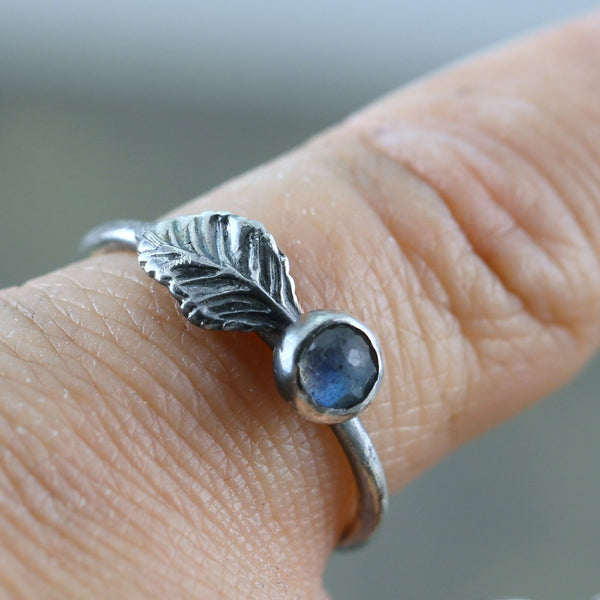 Labradorite Ring - Sterling Silver Leaf Design Ring - Bezel Set Stacking Ring